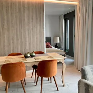 Apartment In The Heart Of 